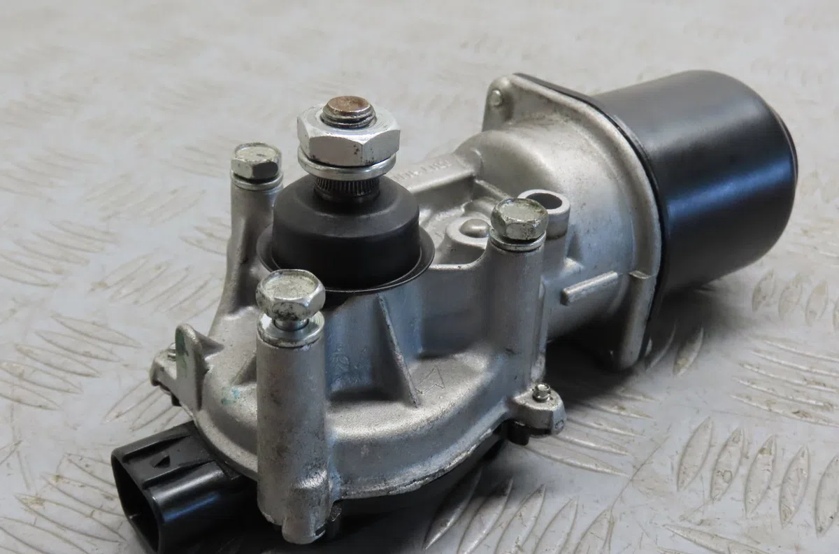 Moteur essuie-glace avant Mitsubishi LANCER VIII (CY_A, CZ_A) 1.8 (cy3a, cy6a) (2010) occasion