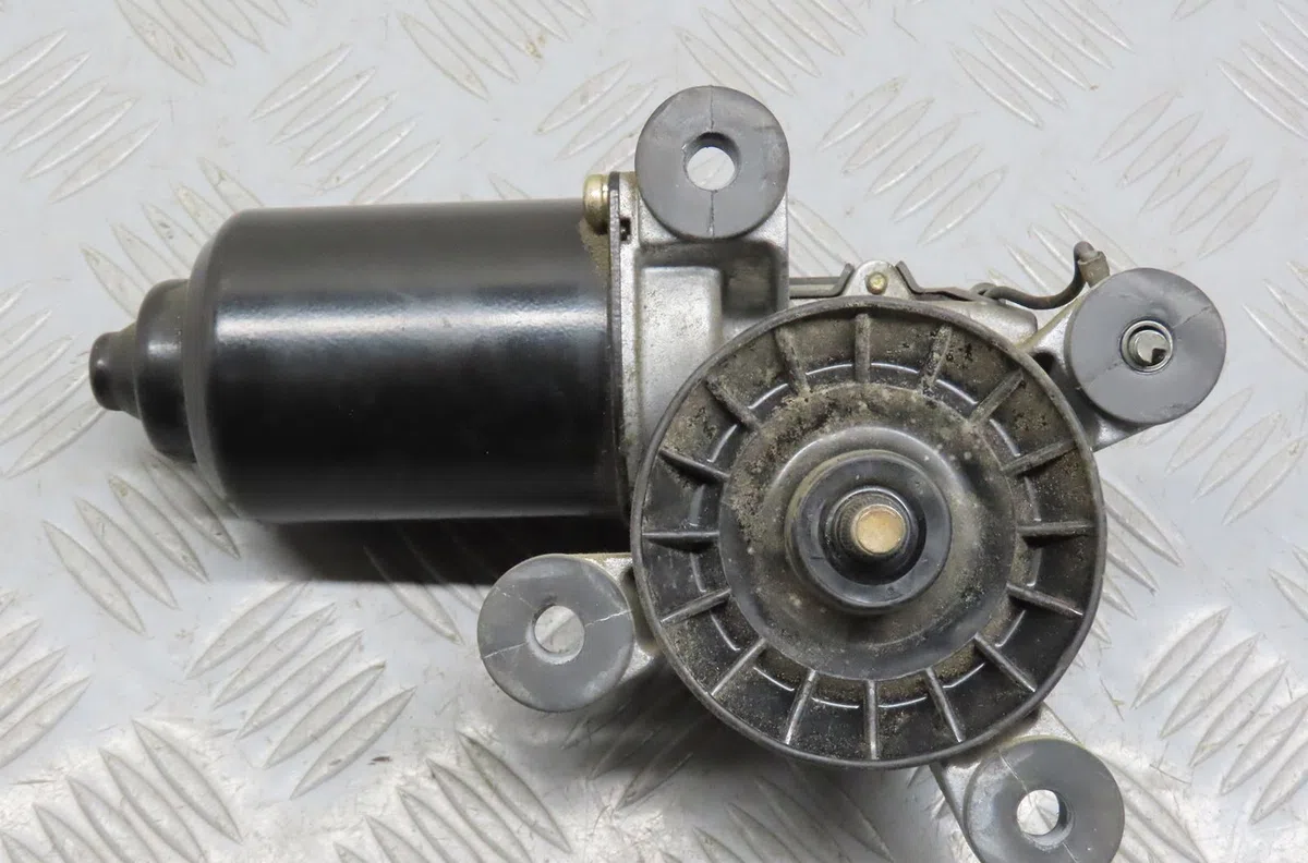 Moteur essuie-glace avant Mitsubishi PAJERO III (V7_W, V6_W) 2.5 tdi (v64w, v74w) (2001-2006) occasion
