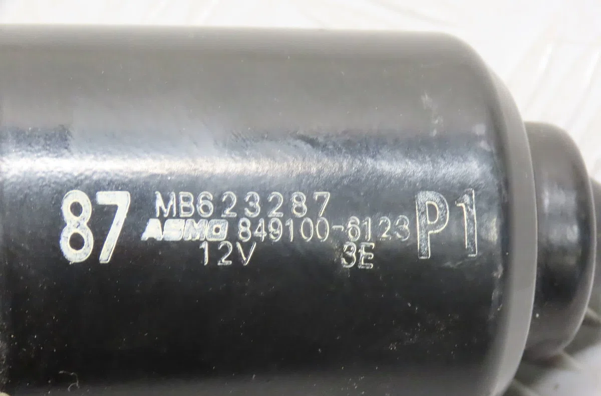 Moteur essuie-glace avant Mitsubishi PAJERO III (V7_W, V6_W) 2.5 tdi (v64w, v74w) (2001-2006) occasion