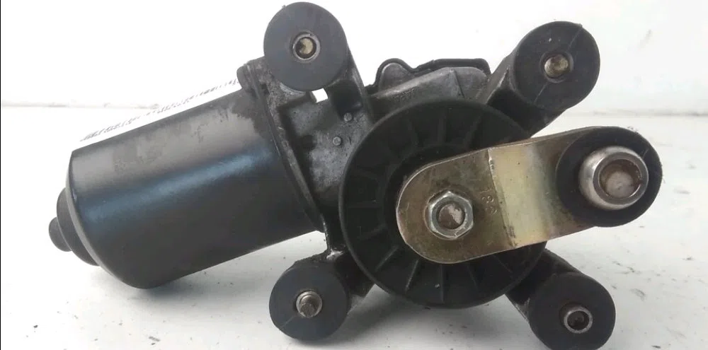 Moteur essuie-glace avant Mitsubishi PAJERO III (V7_W, V6_W) 3.2 di-d (v68w) (2000-2006) occasion