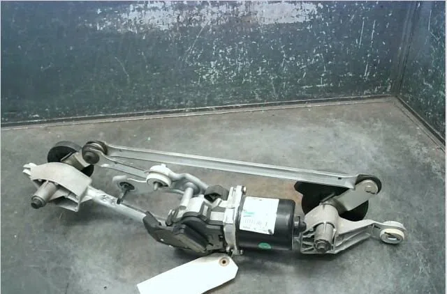 Moteur essuie-glace avant Nissan JUKE (F15) 1.6 dig-t (2010) occasion