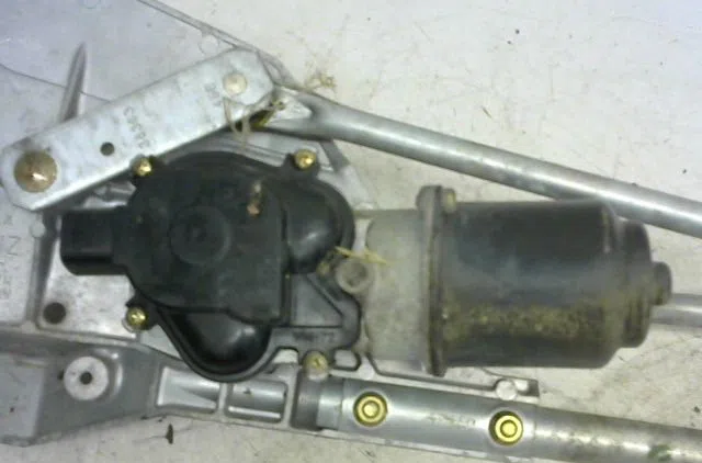Moteur essuie-glace avant Nissan X-TRAIL I (T30) 2.2 dci 4x4 (2001-2008) 5 portes occasion