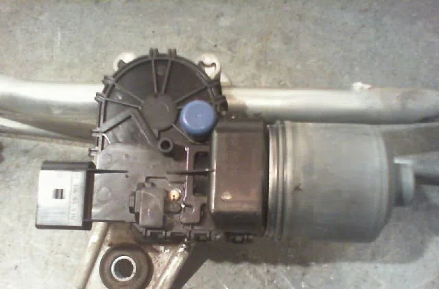 Moteur essuie-glace avant OPEL ASTRA 2009 occasion