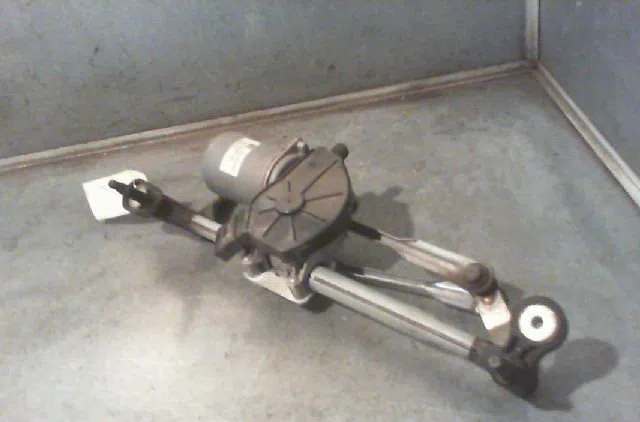 Moteur essuie-glace avant OPEL CORSA 2011 occasion