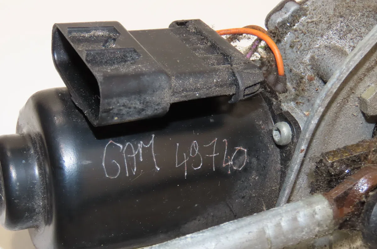 Moteur essuie-glace avant Opel CORSA B (S93) 1.4 i (f08, f68, m68) (1993-2000) occasion