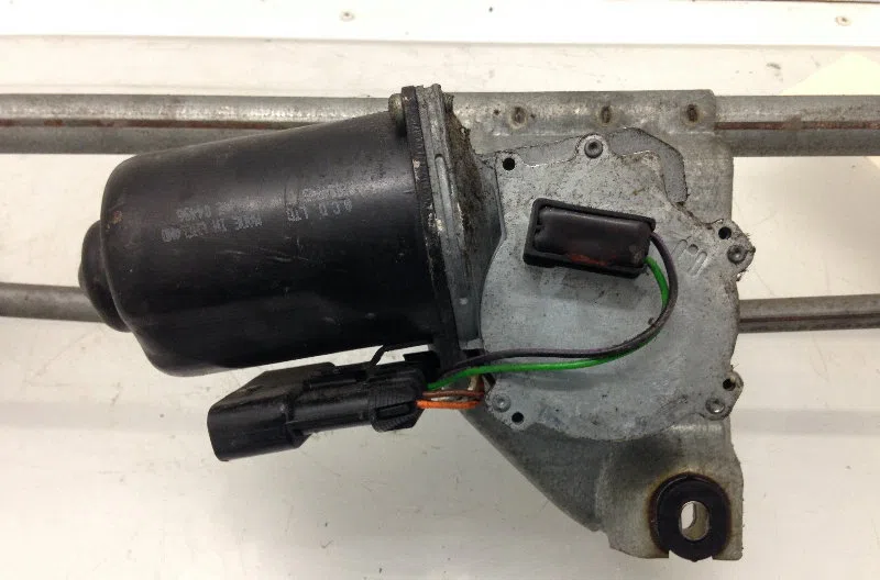 Moteur essuie-glace avant OPEL CORSA II 1995 occasion