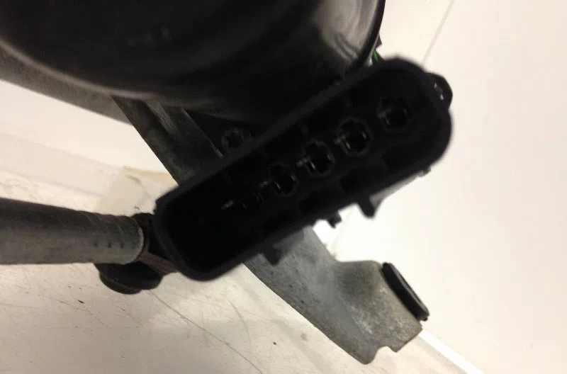 Moteur essuie-glace avant OPEL CORSA II 1995 occasion
