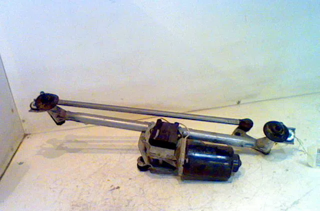 Moteur essuie-glace avant OPEL CORSA III 2004 occasion