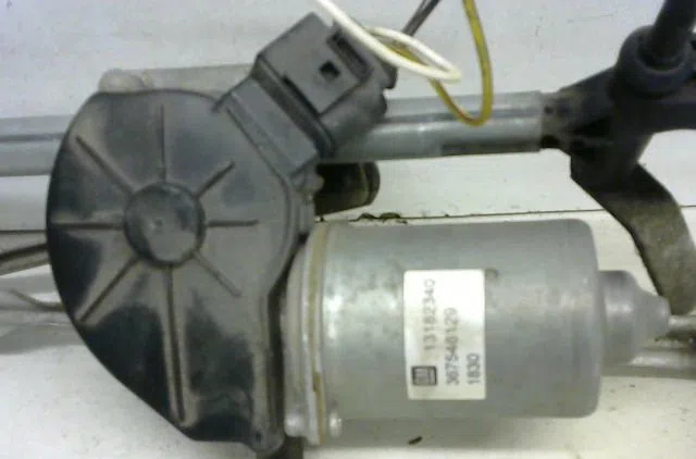 Moteur essuie-glace avant OPEL CORSA occasion