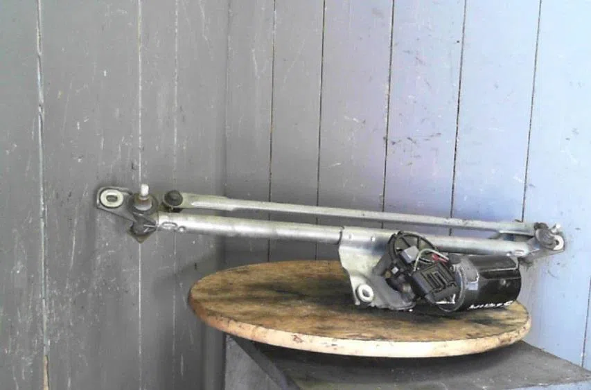 Moteur essuie-glace avant Opel VECTRA B (J96) 2.0 dti 16v (f19) (1997-2002) occasion