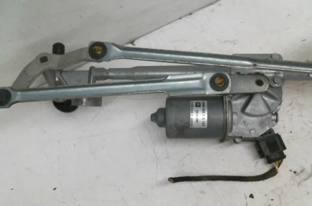 Moteur essuie-glace avant Opel ZAFIRA - ZAFIRA FAMILY B (A05) 1.7 cdti (m75) (2008-2015) 5 portes occasion