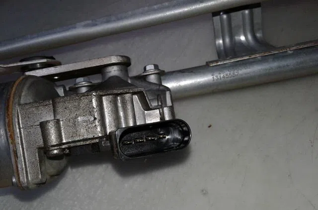 Moteur essuie-glace avant Opel ZAFIRA - ZAFIRA FAMILY B (A05) 1.9 cdti (m75) (2005-2015) occasion