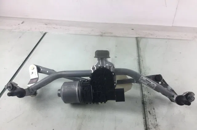 Moteur essuie-glace avant Peugeot 208 I (CA_, CC_) 1.6 hdi - bluehdi 75 (2013) 5 portes occasion