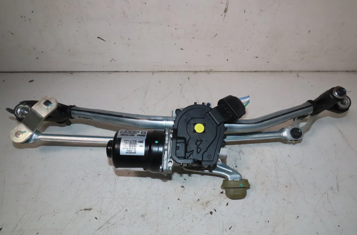 Moteur essuie-glace avant Peugeot 208 II (UB_, UP_, UW_, UJ_) 1.2 mhev (2023) occasion
