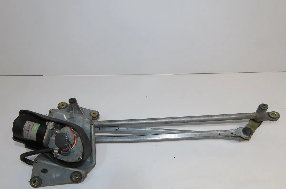 Moteur essuie-glace avant Peugeot 306 3-5 portes (7A, 7C, N3, N5) 1.4 (1993-2001) 5 portes occasion