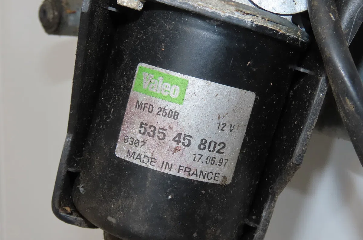 Moteur essuie-glace avant Peugeot 306 3-5 portes (7A, 7C, N3, N5) 1.4 (1993-2001) 5 portes occasion