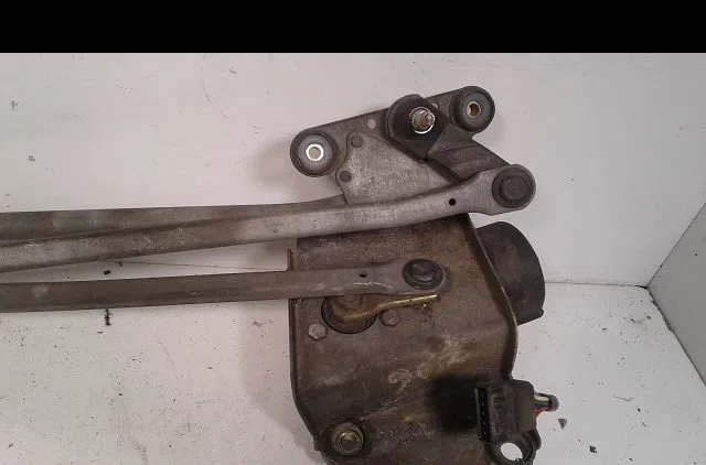 Moteur essuie-glace avant Peugeot 306 3-5 portes (7A, 7C, N3, N5) 2.0 hdi 90 (1999-2002) occasion