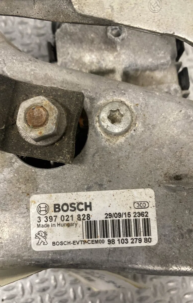 Moteur essuie-glace avant PEUGEOT 308 2  308 2 PHASE 1 occasion