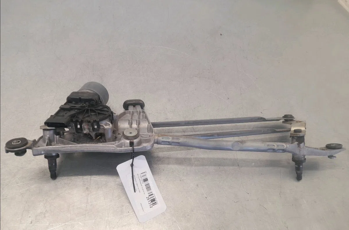 Moteur essuie-glace avant Peugeot 308 II (LB_, LP_, LW_, LH_, L3_) 1.6 gt 205 (2014-2021) occasion