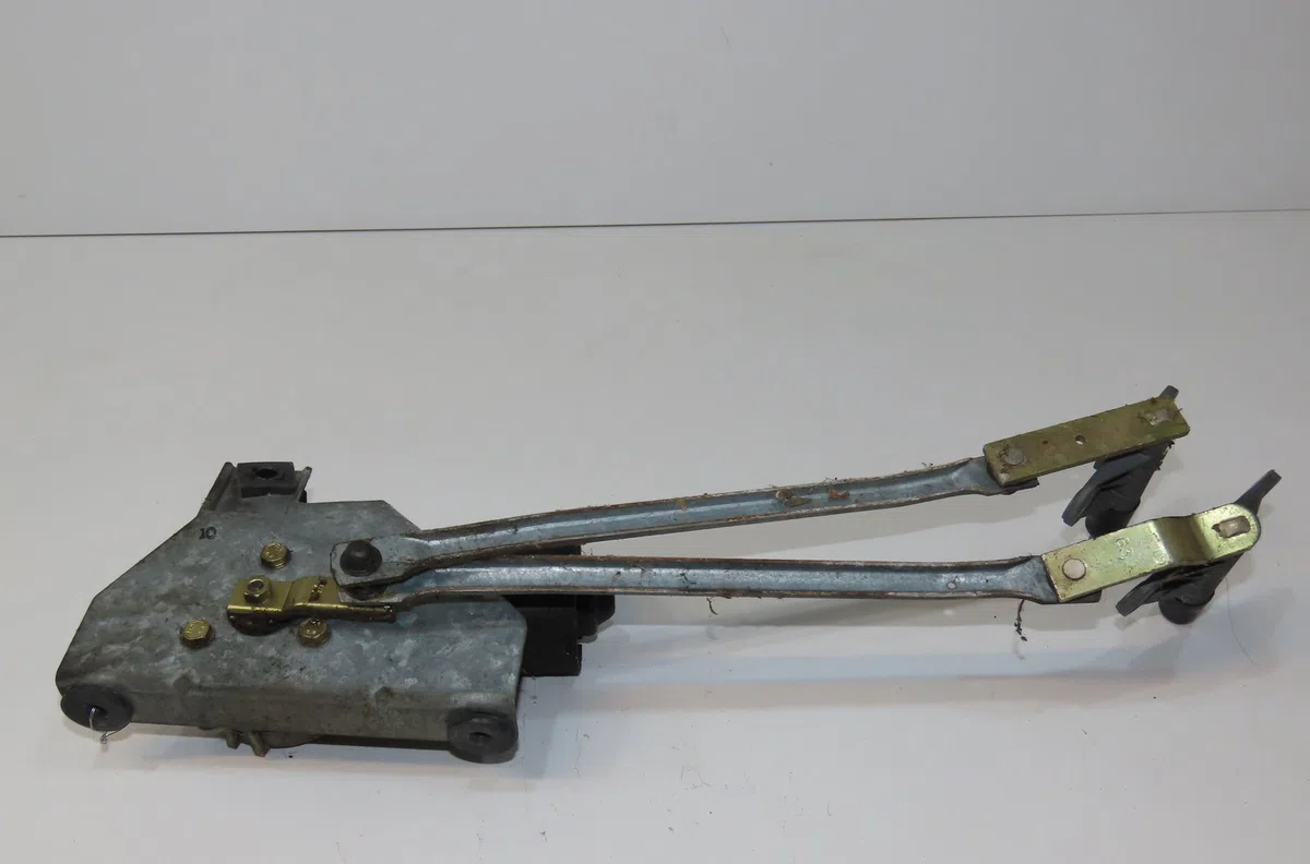 Moteur essuie-glace avant Peugeot 309 II (3C, 3A) 1.8 diesel (1989-1993) occasion