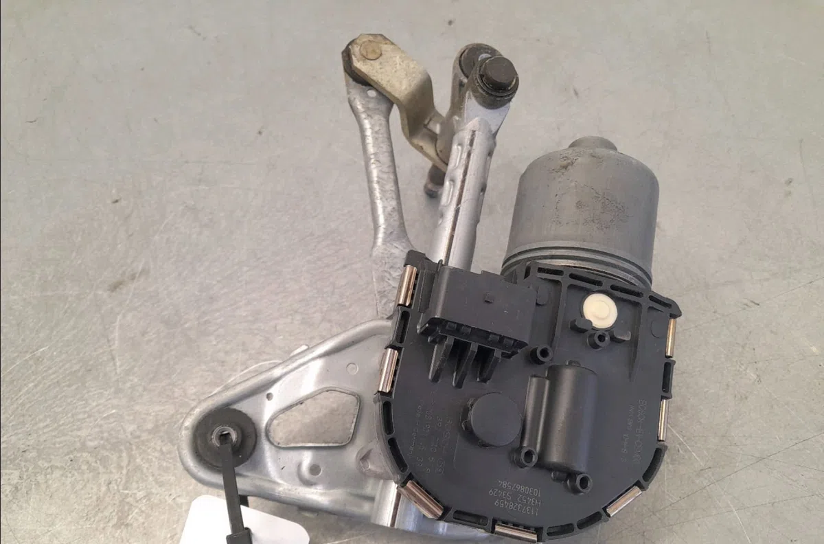 Moteur essuie-glace avant Peugeot 5008 (0U_, 0E_) 1.6 hdi (2010-2017) 5 portes occasion