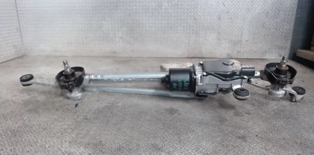 Moteur essuie-glace avant Renault ALASKAN 2.3 dci 163 4x4 (u3mb) (2017) occasion