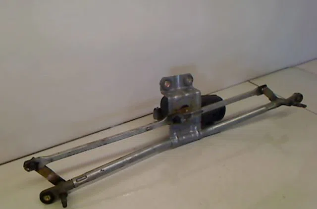 Moteur essuie-glace avant RENAULT CLIO 1996 occasion