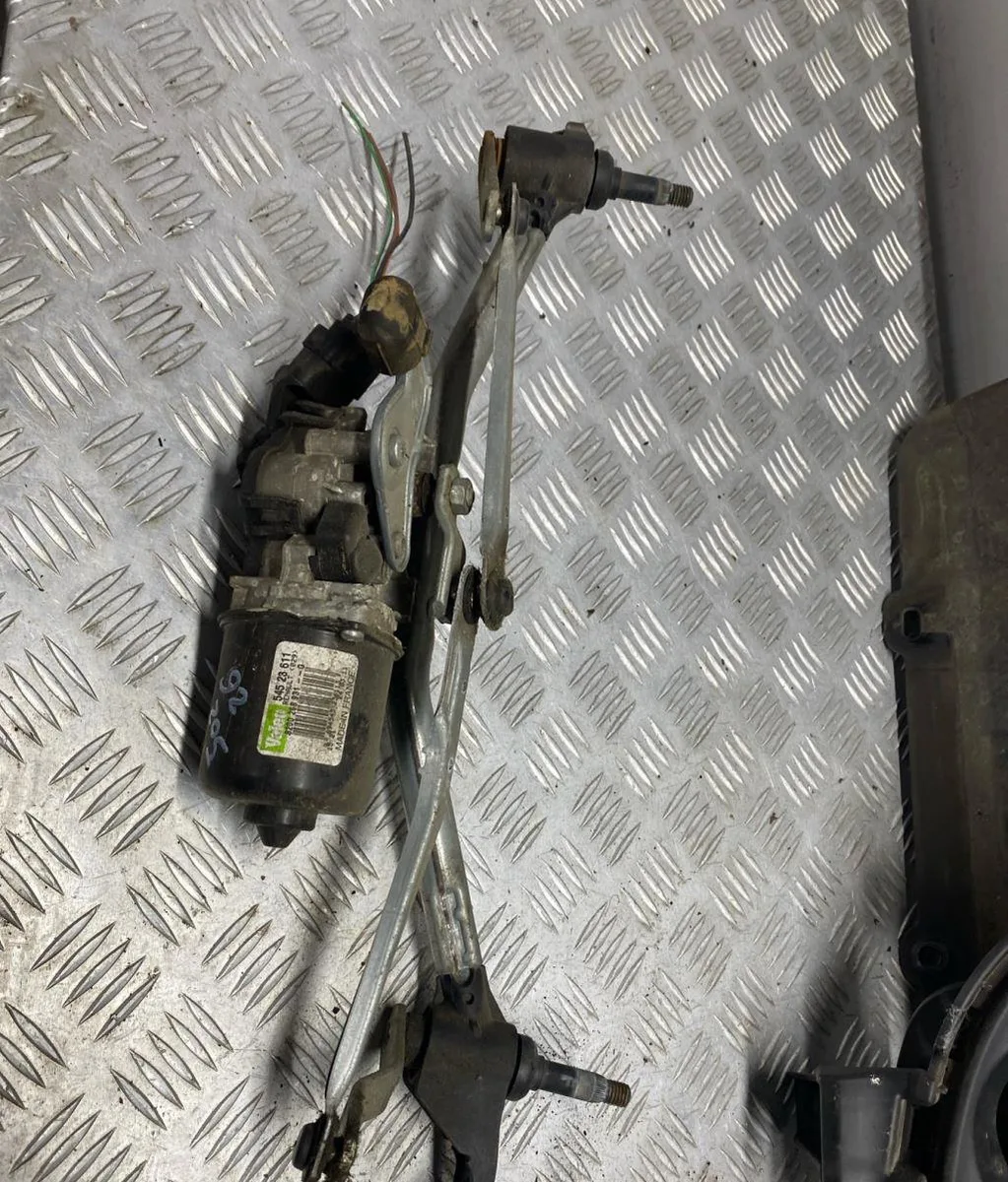 Moteur essuie-glace avant RENAULT CLIO 3 PHASE 2 occasion