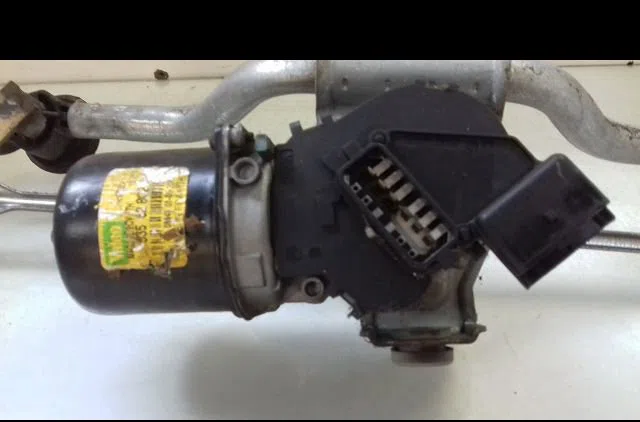 Moteur essuie-glace avant Renault CLIO II (BB_, CB_) 1.2 16v (bb05, bb0w, bb11, bb27, bb2t, bb2u, bb2v, cb05,... (2001-2