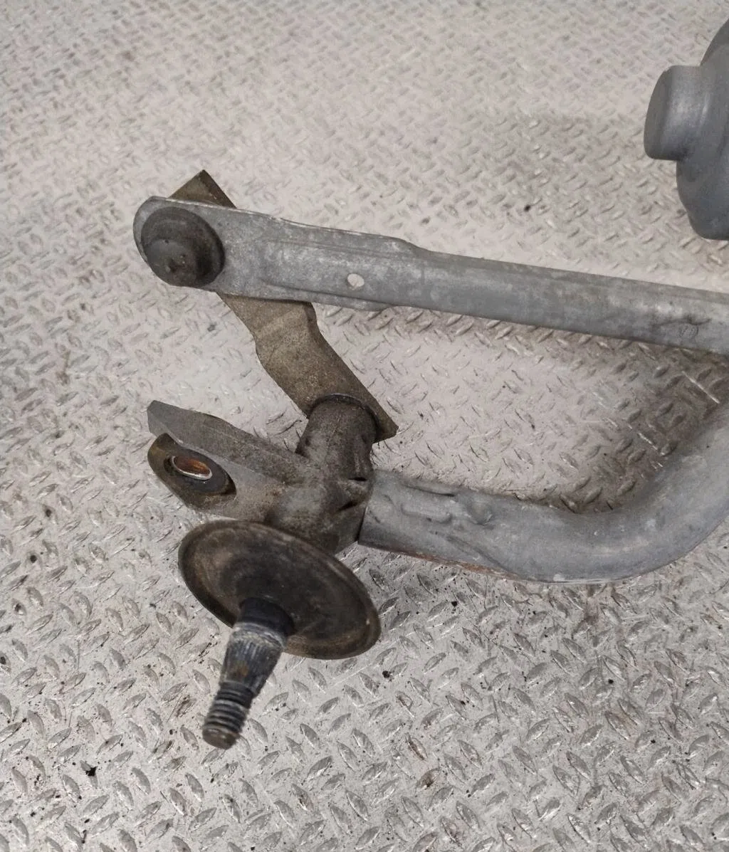 Moteur essuie-glace avant Renault CLIO II (BB_, CB_) 1.4 16v (b-cb0p, bb13) (2000-2008) 5 portes occasion