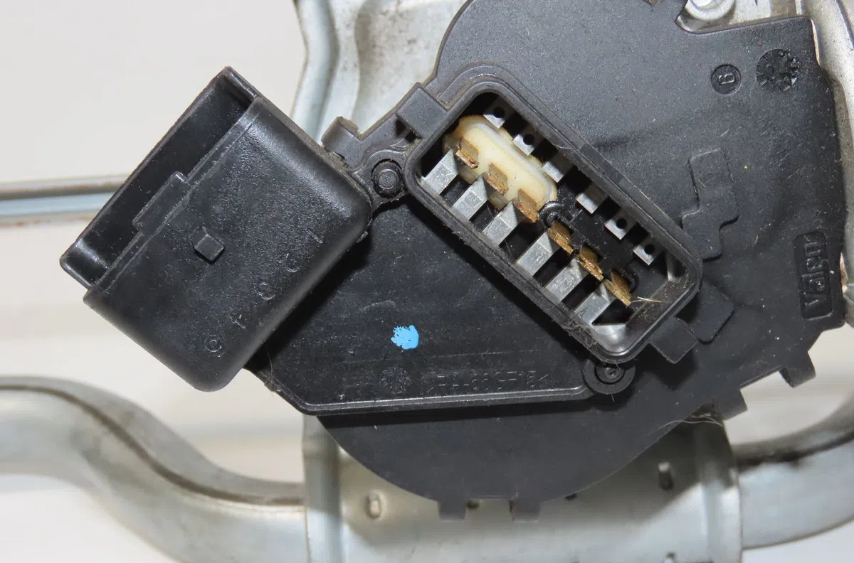 Moteur essuie-glace avant Renault CLIO II (BB_, CB_) 1.4 16v (b-cb0p, bb13) (2000-2008) 5 portes occasion