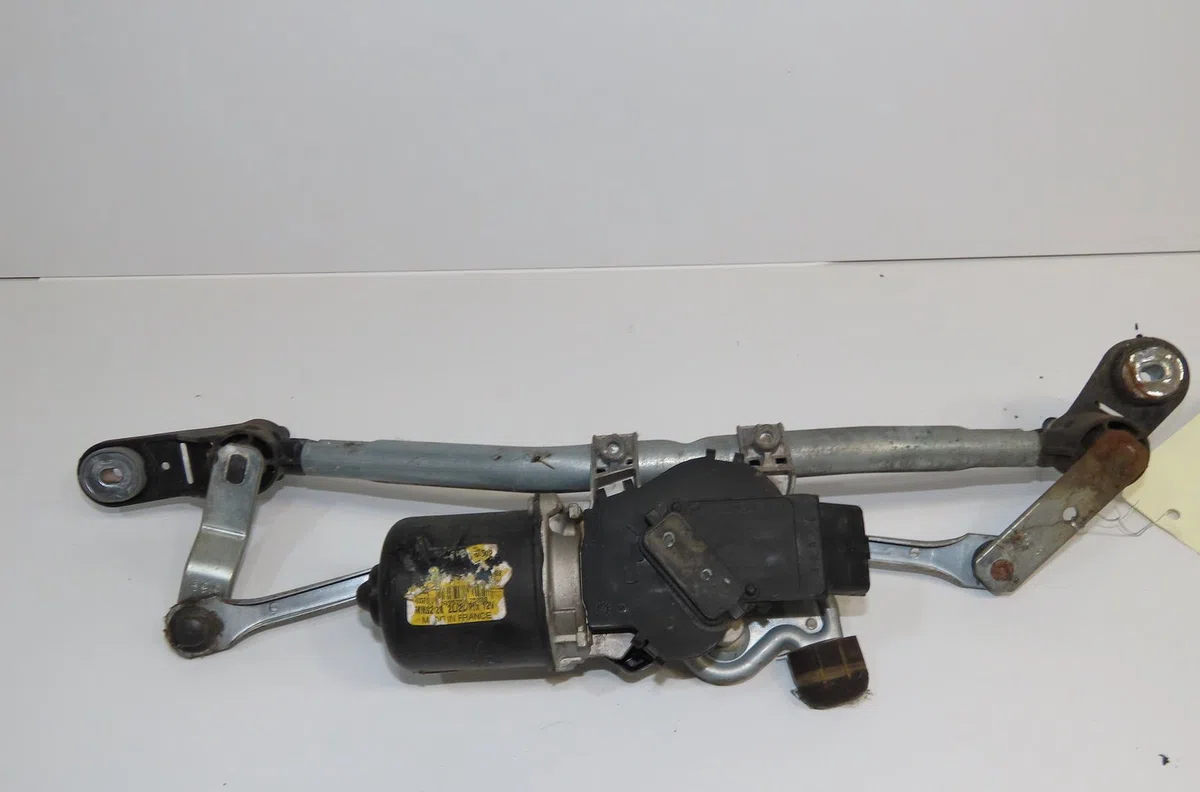 Moteur essuie-glace avant RENAULT CLIO III 2010 occasion