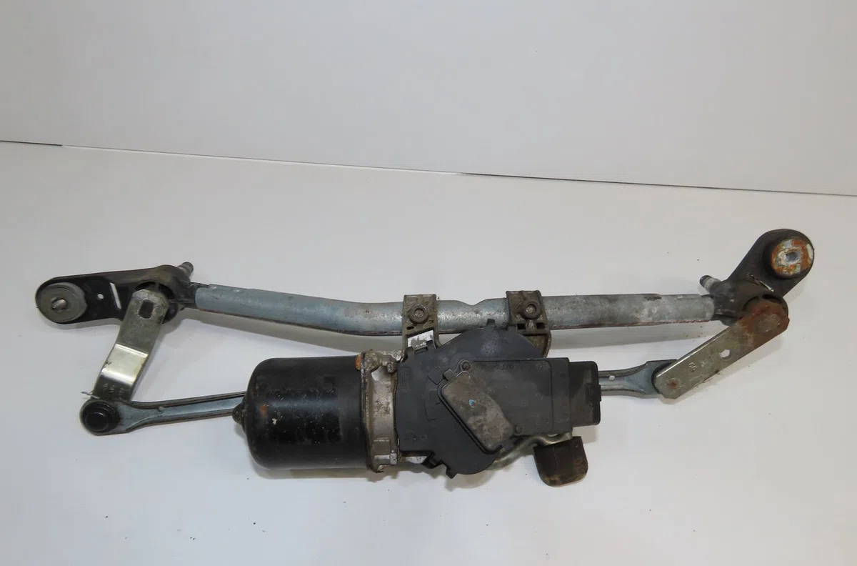Moteur essuie-glace avant Renault CLIO III Grandtour (KR0-1_) 1.5 dci (kr0f) (2007-2012) 5 portes occasion