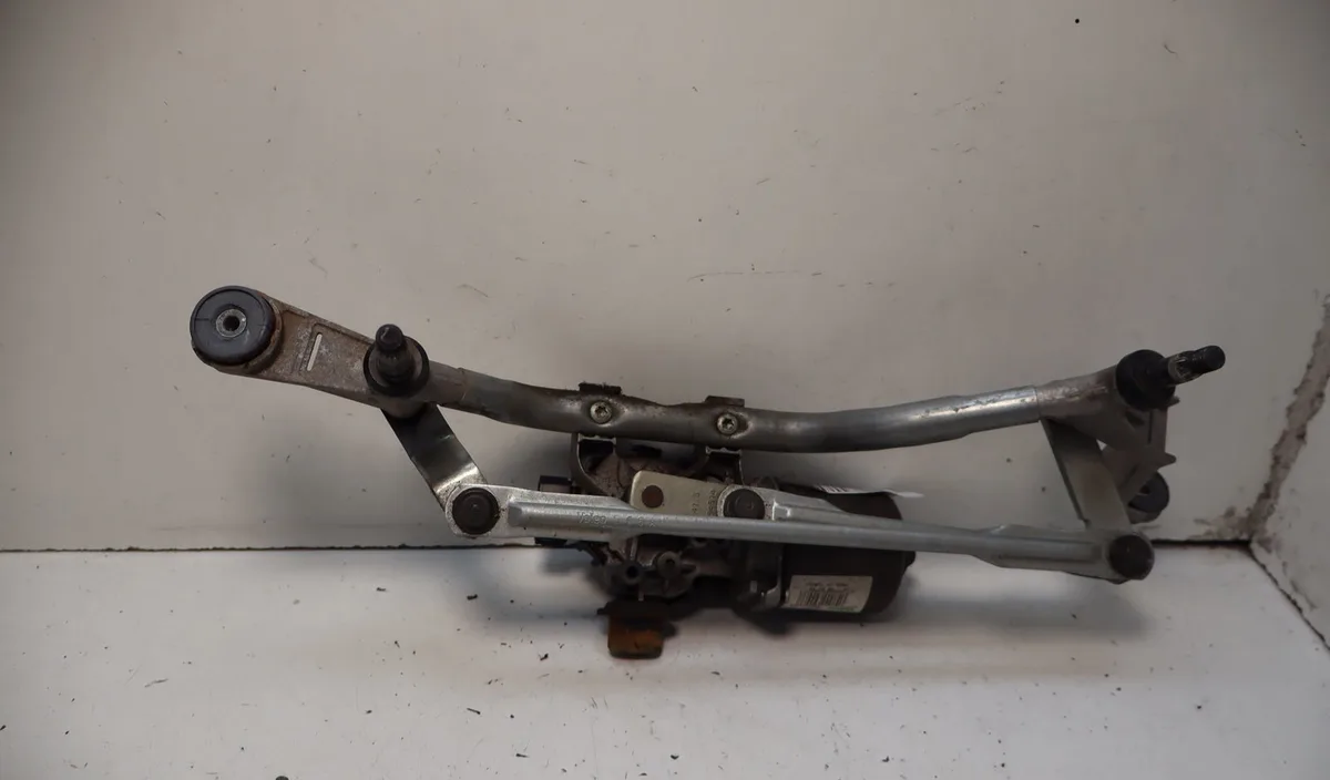 Moteur essuie-glace avant Renault CLIO IV Grandtour (KH_) 1.5 dci 90 (khn3, khn4) (2012) 5 portes occasion