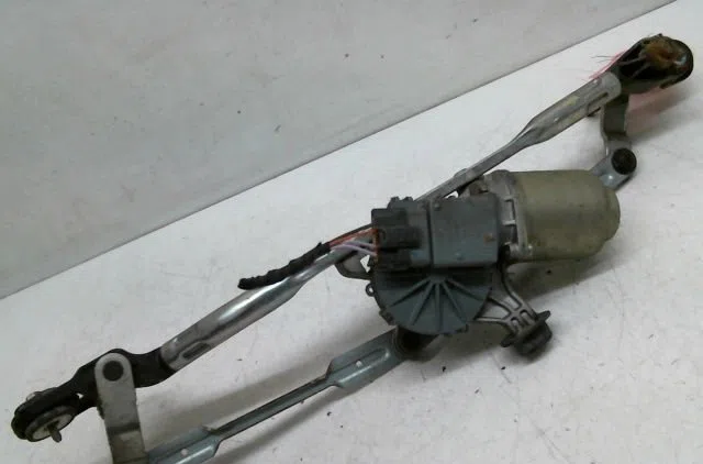 Moteur essuie-glace avant Renault FLUENCE (L3_) 1.5 dci (l30b) (2010) occasion