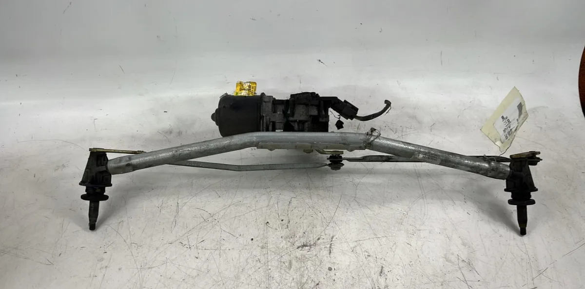 Moteur essuie-glace avant Renault KANGOO Express (FC0-1_) 1.2 16v (fc05, fc0w, fc1d, fc1p, fc1k, fc0t) (2001) occasion