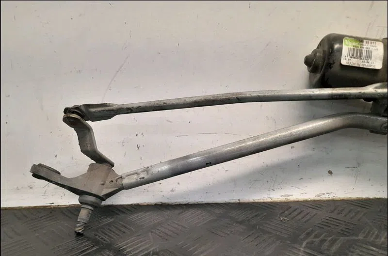Moteur essuie-glace avant Renault KANGOO - GRAND KANGOO II (KW0-1_) 1.5 dci 110 (kw0c, kw0h) (2010) occasion