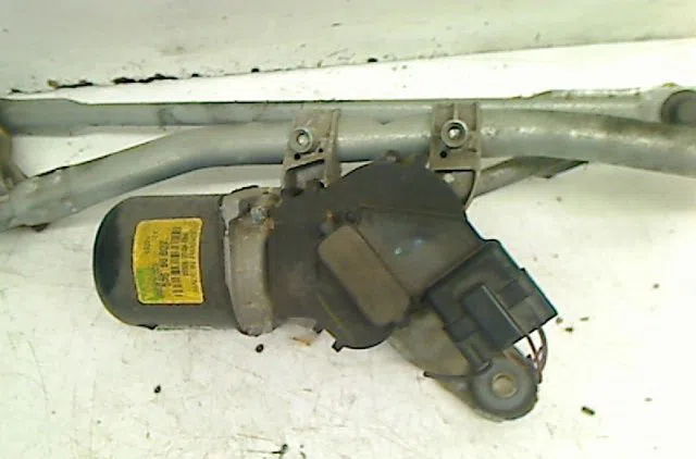 Moteur essuie-glace avant Renault MEGANE II (BM0-1_, CM0-1_) 1.5 dci (bm02, bm13, bm2a, cm02, cm13) (2003-2008) occasion