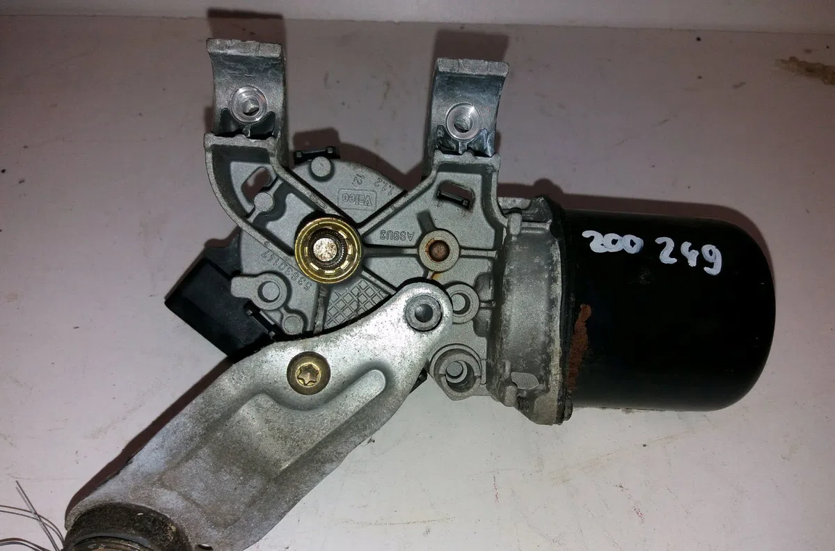Moteur essuie-glace avant Renault MEGANE II (BM0-1_, CM0-1_) 1.9 dci (bm0g, cm0g) (2002-2008) 5 portes occasion