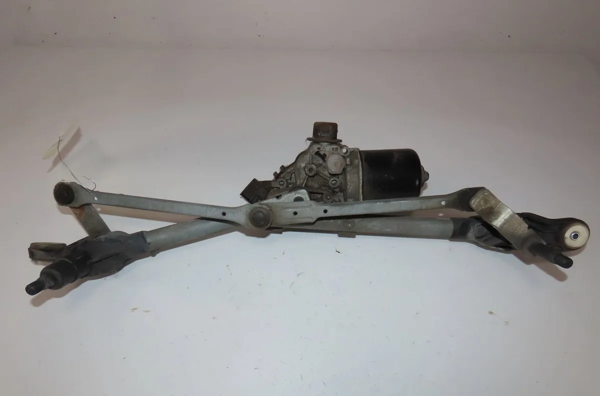 Moteur essuie-glace avant Renault MEGANE III 3-5 portes (BZ0-1_, B3_) 1.9 dci (bz0n, bz0j) (2008) occasion
