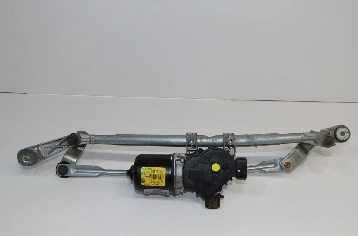 Moteur essuie-glace avant Renault MEGANE IV 3-5 portes (B9A-M-N_) 1.5 dci 110 (b9a3) (2015) occasion