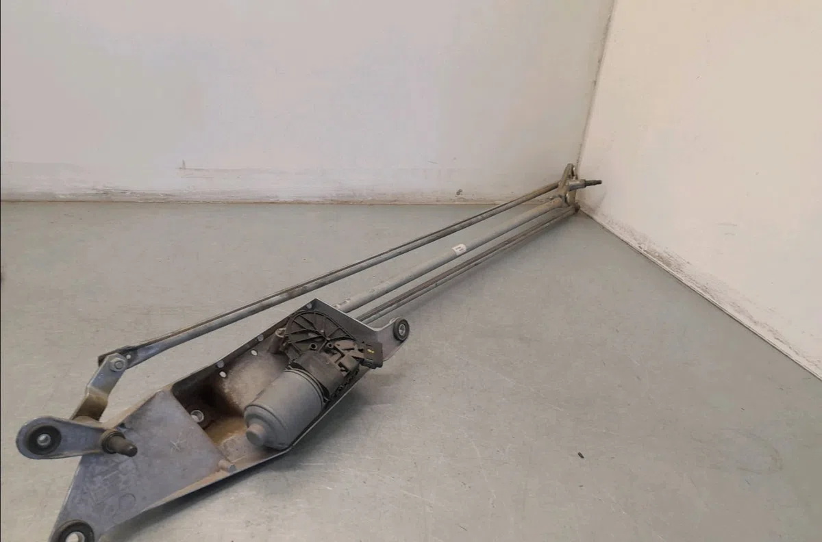 Moteur essuie-glace avant Renault MODUS - GRAND MODUS (F-JP0_) 1.5 dci (fp0f, jp0f) (2004) 5 portes occasion