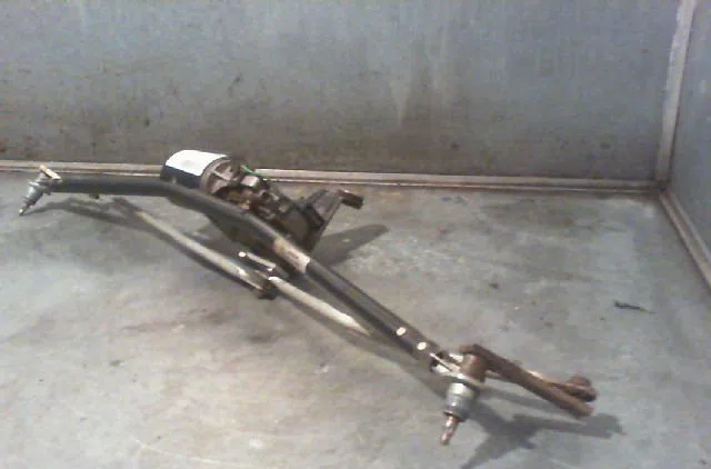 Moteur essuie-glace avant RENAULT R5 1996 occasion
