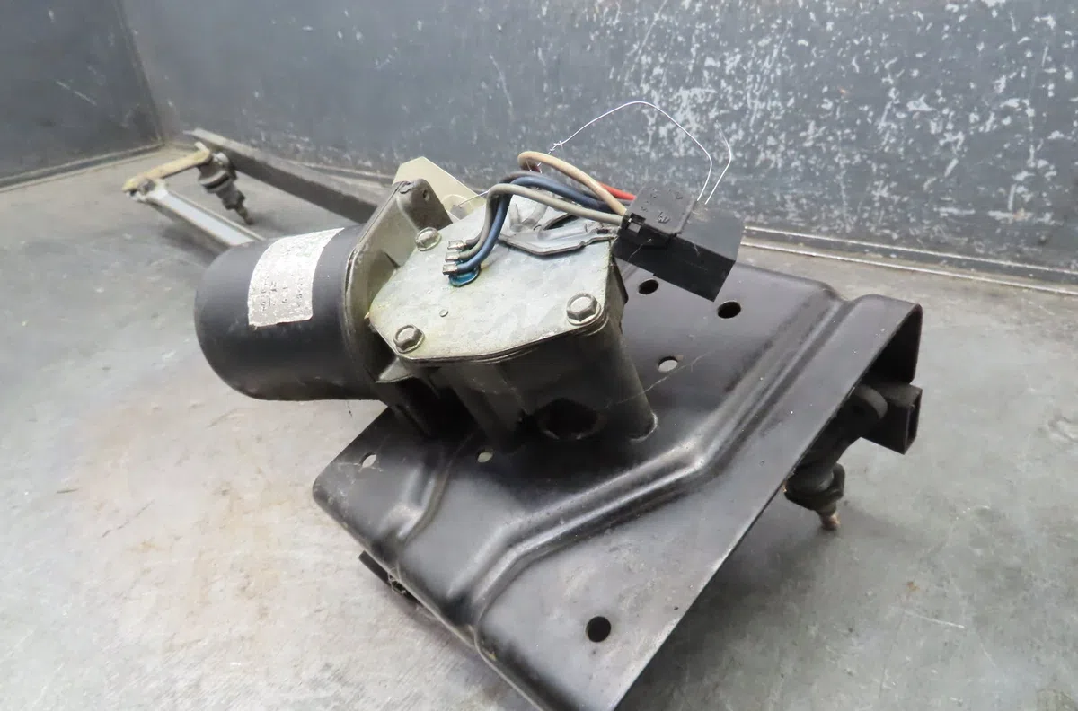 Moteur essuie-glace avant RENAULT TRAFIC 1995 occasion