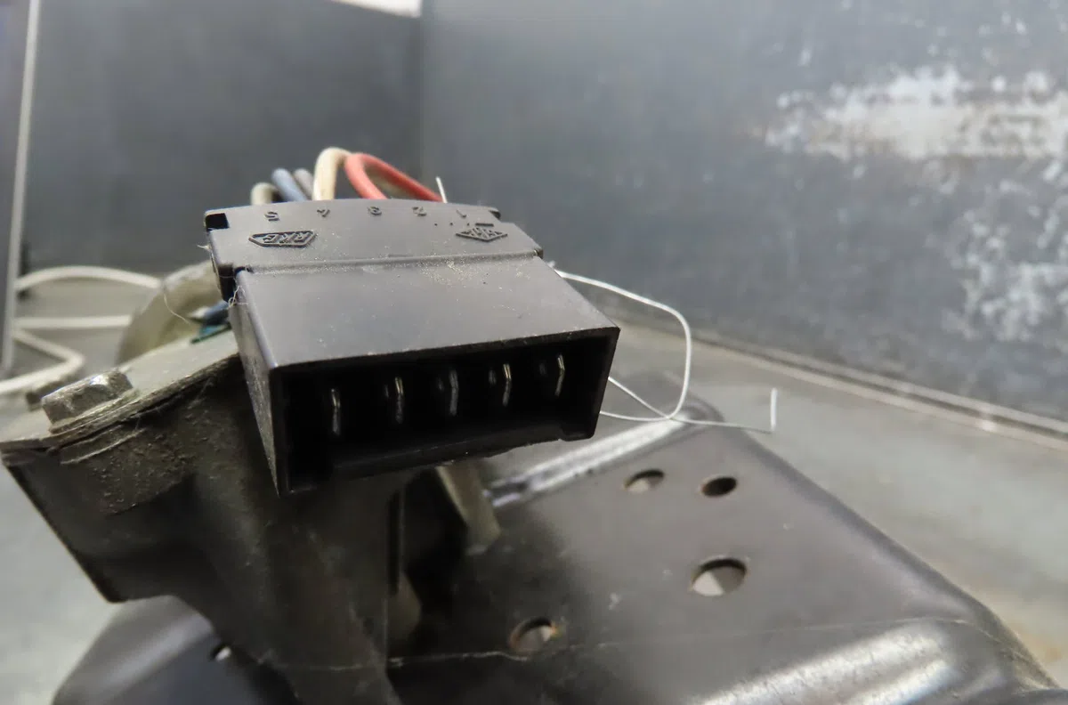Moteur essuie-glace avant RENAULT TRAFIC 1995 occasion