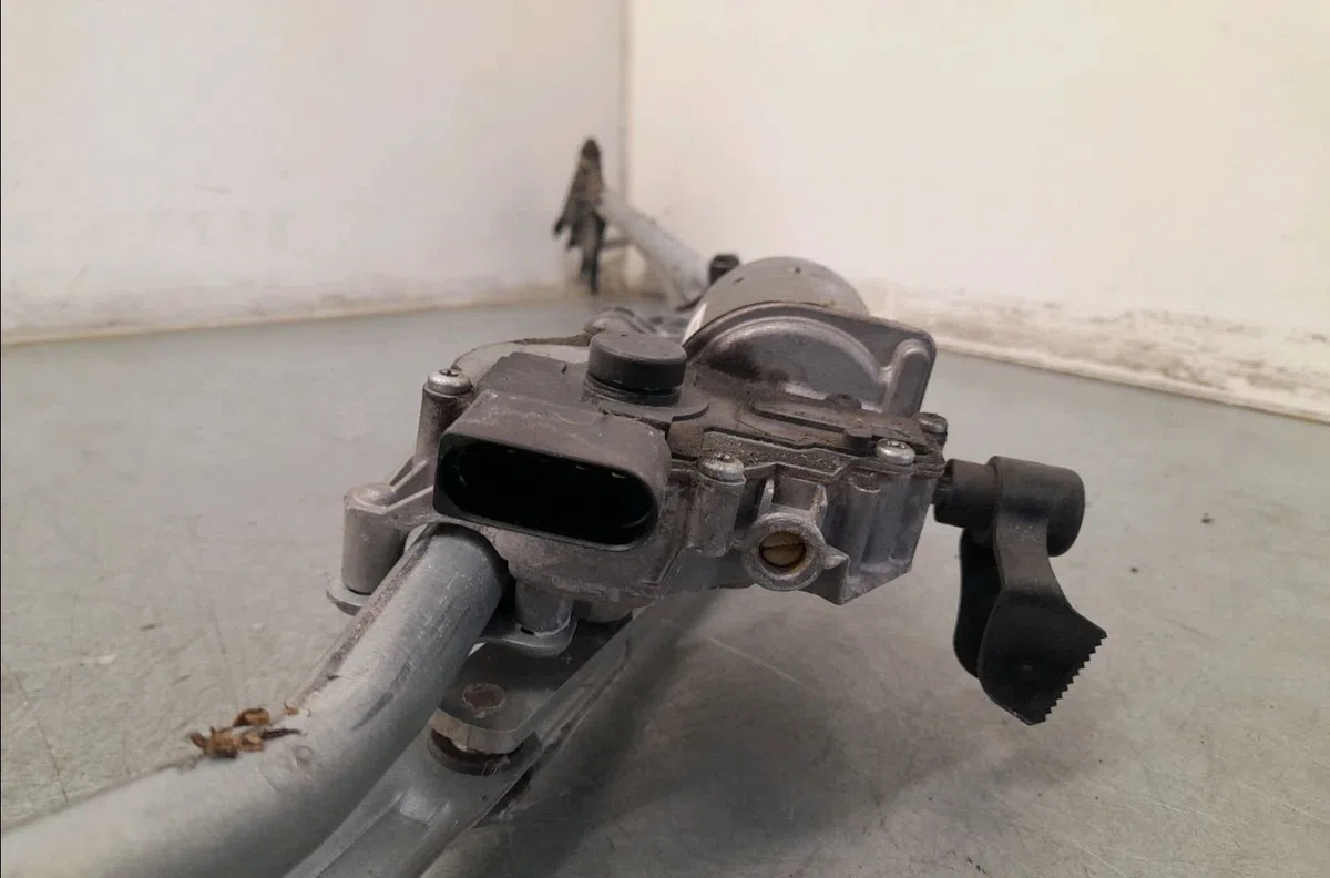 Moteur essuie-glace avant Smart FORTWO Coupé (451) 0.8 cdi (451.301) (2009) occasion