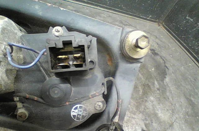 Moteur essuie-glace avant Suzuki GRAND VITARA I (FT, HT) 2.0 td 4x4 (sq 420d) (1998-2003) occasion