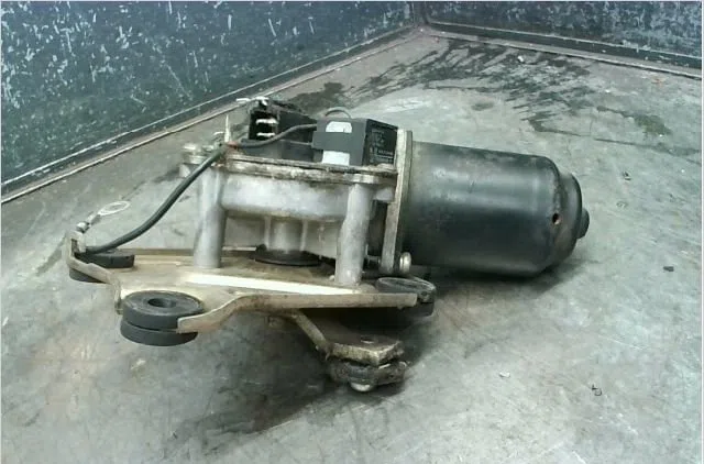 Moteur essuie-glace avant Suzuki IGNIS II (MH) 1.3 (rm413) (2003) occasion