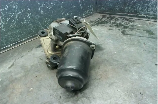 Moteur essuie-glace avant Suzuki IGNIS II (MH) 1.3 (rm413) (2003) occasion