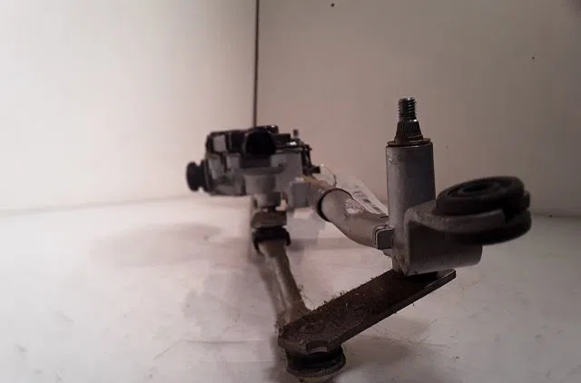 Moteur essuie-glace avant Suzuki SWIFT IV (FZ, NZ) 1.2 4x4 (azh 412) (2010) occasion